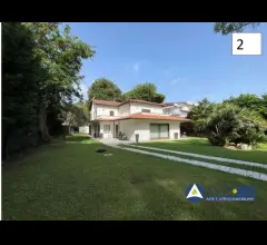 Appartamenti in Vendita - Villa - via dei pioppi n. 21