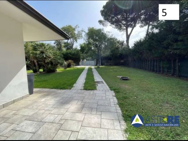 Appartamenti in Vendita - Villa - via dei pioppi n. 21