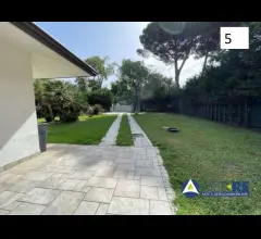Appartamenti in Vendita - Villa - via dei pioppi n. 21