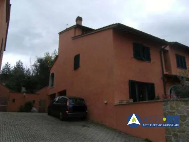 Greve in chianti (fi) piena proprietà di appartamento disposto su due piani fuori terra