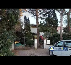 Appartamenti in Vendita - Rosignano marittimo li_ appartamento rimessa e corte