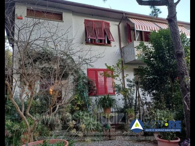 Appartamenti in Vendita - Rosignano marittimo li_ appartamento rimessa e corte