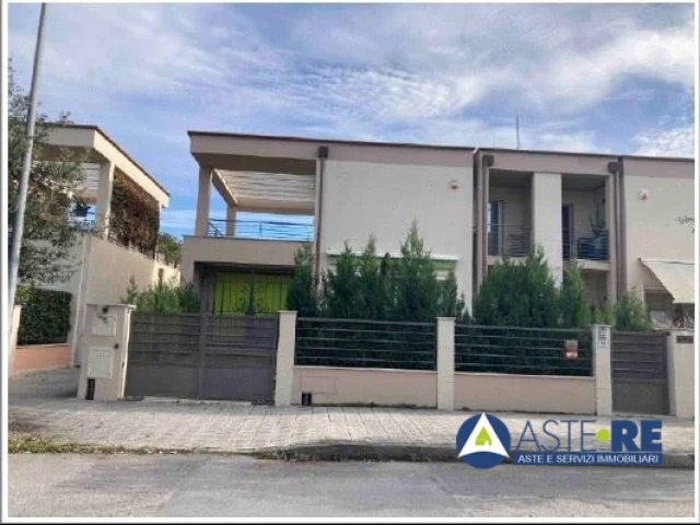 Lido di camaiore (lu) piena proprietà su fabbricato _villetta bifamiliare