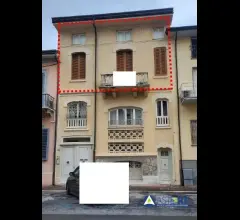 Viareggio_appartamento per civile abitazione posto al piano secondo e terzo