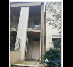 Lido di camaiore_piena proprietà su fabbricato per civile abitazione di tipologia villetta