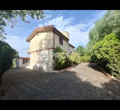 Villa unifamiliare con 5000mq di giardino
