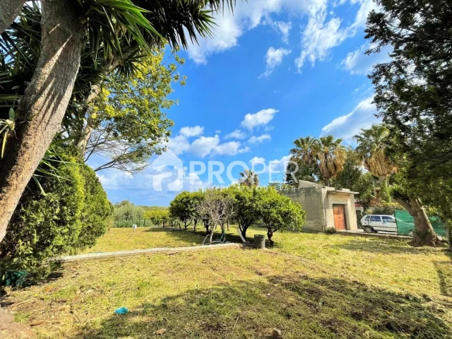 Appartamenti in Vendita - Villa unifamiliare con 5000mq di giardino