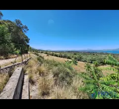 Appartamenti in Vendita - In vendita 24000 mq di terreno agricolo panoramico + rudere