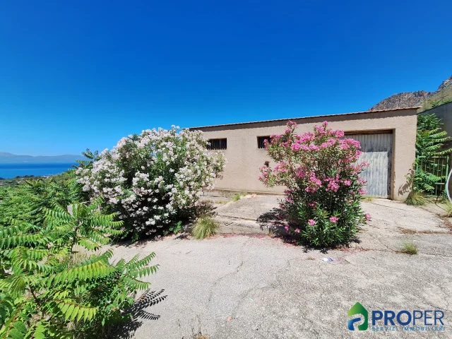 Appartamenti in Vendita - In vendita 24000 mq di terreno agricolo panoramico + rudere