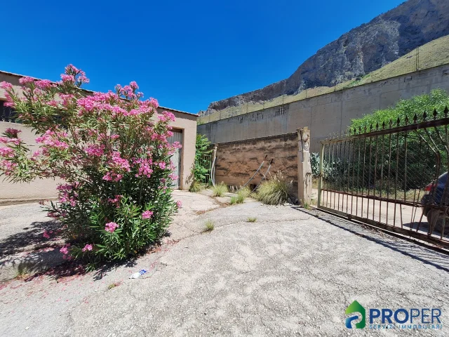Appartamenti in Vendita - In vendita 24000 mq di terreno agricolo panoramico + rudere