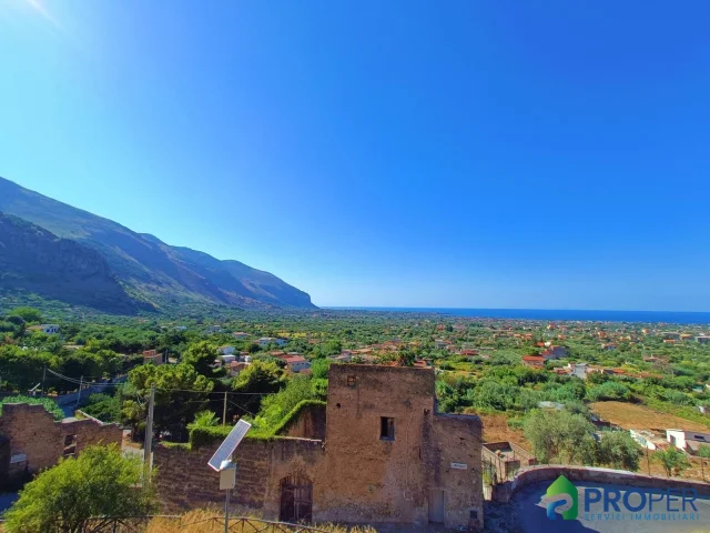 Appartamenti in Vendita - Rudere storico in vendita a carini