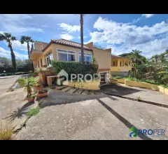 Ampia villa unifamiliare con terrazza panoramica e giardino