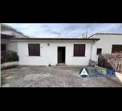 - via monte bianco 31 int. 5 piano t