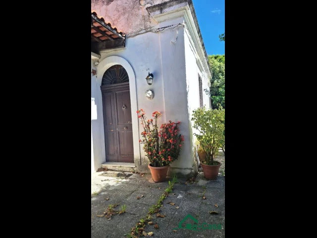 Appartamenti in Vendita - Vsa367 galati, villa con ampio terreno edificabile zona b4d