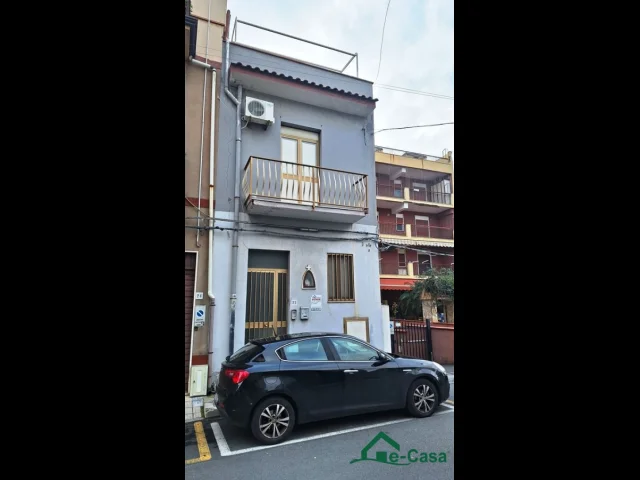 Appartamenti in Vendita - Vsa345 roccalumera, intero stabile con garage e cantina