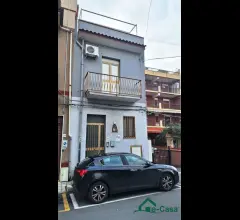Appartamenti in Vendita - Vsa345 roccalumera, intero stabile con garage e cantina