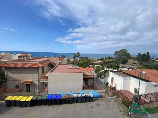 Appartamenti in Vendita - Acqualadrone, bivani piu' servizi, panoramicissimo