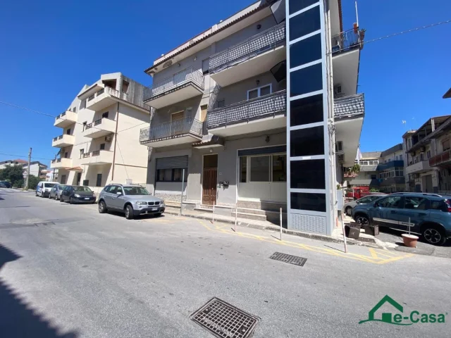 Appartamento a ventico marina via siracusano