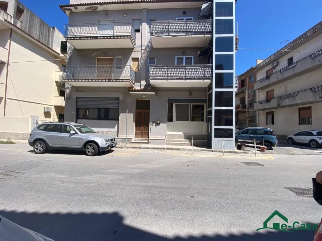 Appartamenti in Vendita - Appartamento a ventico marina via siracusano