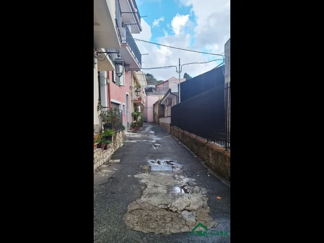 Appartamenti in Vendita - Vsa329 , tipoldo casa su piu' livelli, euro 9.500,00