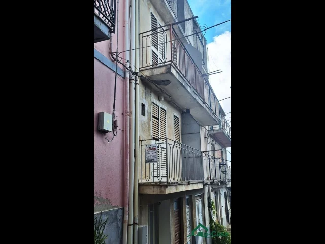 Appartamenti in Vendita - Vsa329 , tipoldo casa su piu' livelli, euro 9.500,00