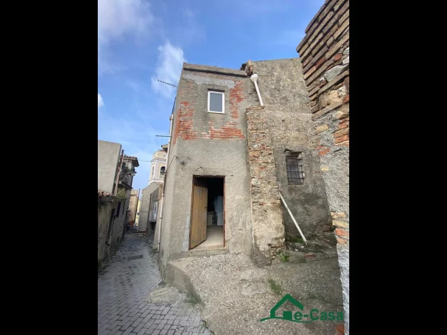 Vendesi casa da ristrutturare a san martino, spadafora