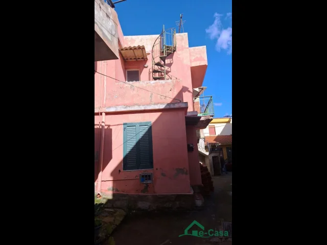 Appartamenti in Vendita - Vsa359 galati s.lucia , casa singola su due piani