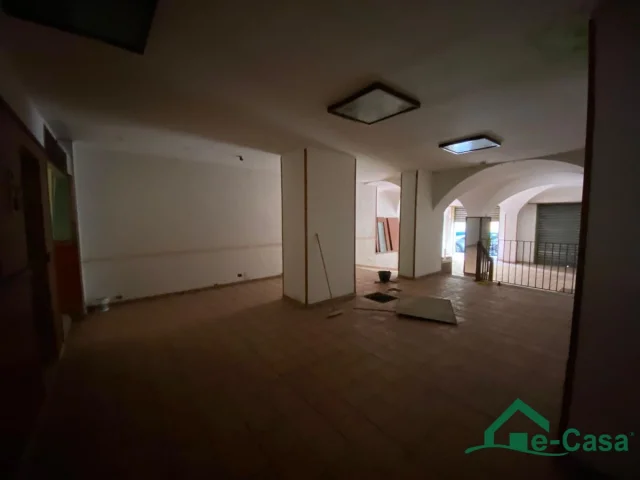 Appartamenti in Vendita - Locale commerciale in posizione strategica  -  perfetto per la ristorazione o altra attivit