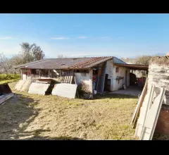 Appartamenti in Vendita - Moscufo (pe) abruzzo, terreno edificabile con magazzino