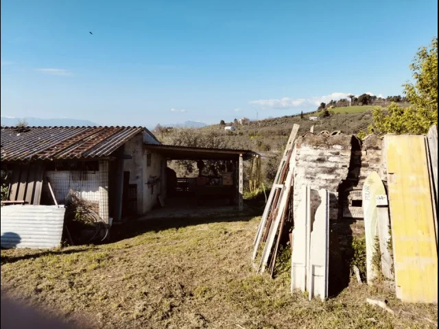 Appartamenti in Vendita - Moscufo (pe) abruzzo, terreno edificabile con magazzino