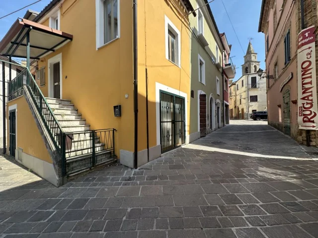 Appartamenti in Vendita - Casa in centro storico in vendita