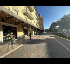 Appartamenti in Vendita - Locale commerciale in vendita, fronte mare a silvi marina