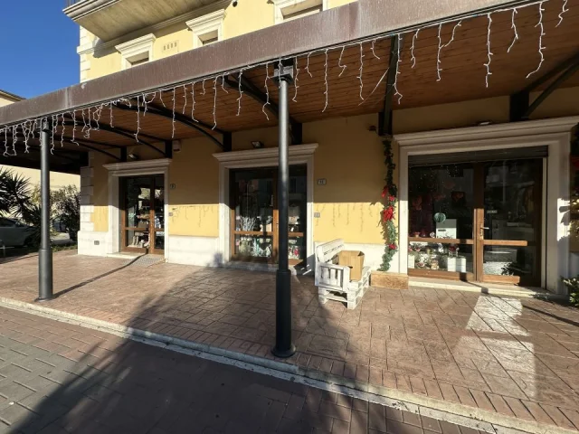 Appartamenti in Vendita - Locale commerciale in vendita, fronte mare a silvi marina