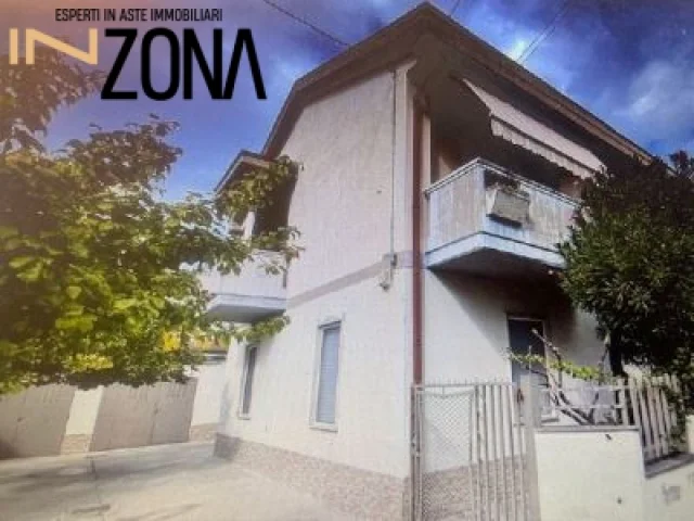 Appartamenti in Vendita - Abitazione di tipo economico - via lago di trasimeno 34