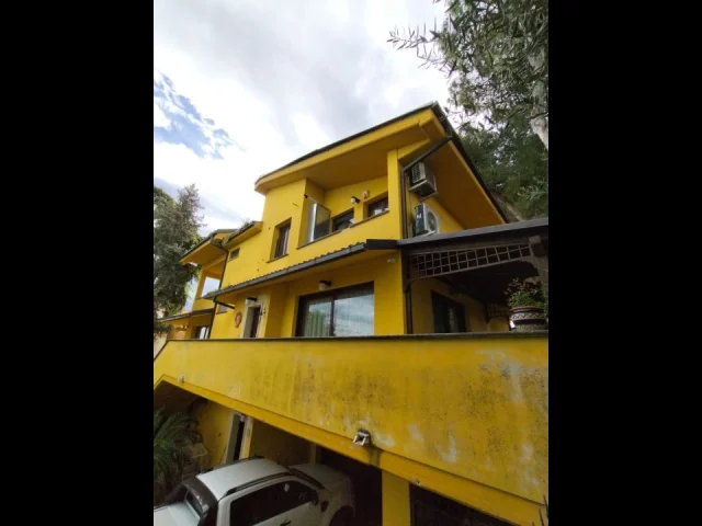 Appartamenti in Vendita - Villa signorile con giardino pescara colli, abruzzo