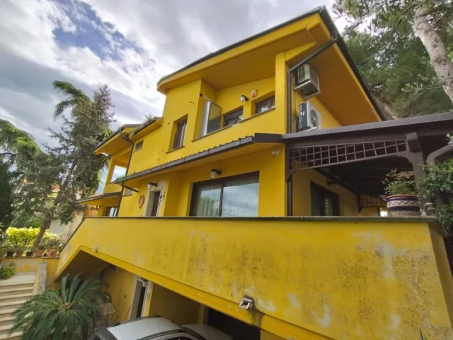 Appartamenti in Vendita - Villa signorile con giardino pescara colli, abruzzo