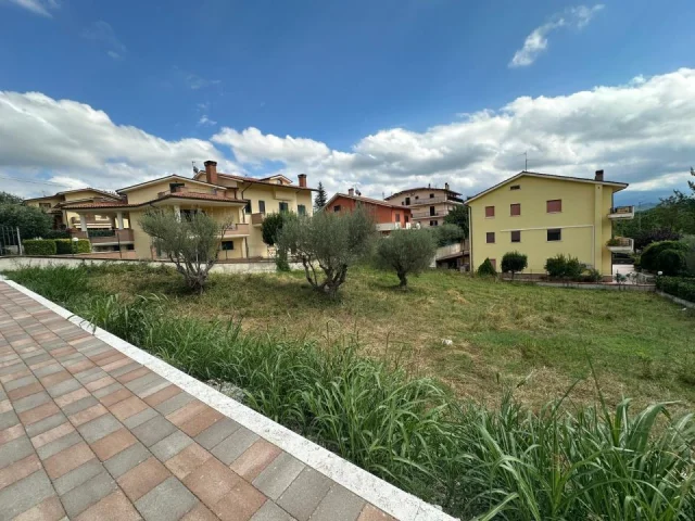 Appartamenti in Vendita - Terreno edificabile a torricella sicura, zona residenziale!