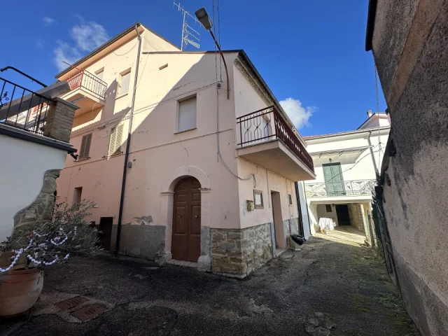 Appartamenti in Vendita - Dimora rurale in vendita a bascianella