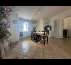 Appartamento con ingresso indpendente e terrazzo vista mare