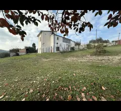 Abitazione + terreni agricoli in vendita a canzano