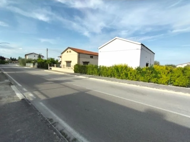 Canosa sannita villa con garage, terreno edificabile.