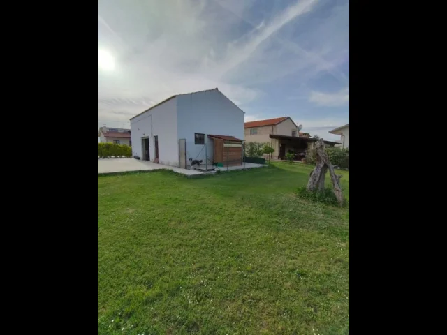 Appartamenti in Vendita - Canosa sannita villa con garage, terreno edificabile.