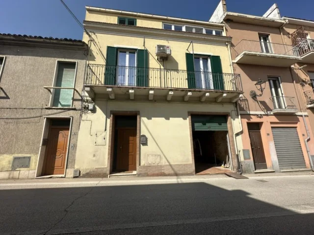 Appartamenti in Vendita - Esclusiva abitazione singola al centro di notaresco