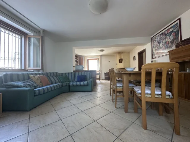 Trilocale al piano terra con doppio ingresso indipendente