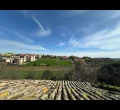 Appartamenti in Vendita - Casolare più terreno in vendita a mosciano sant'angelo