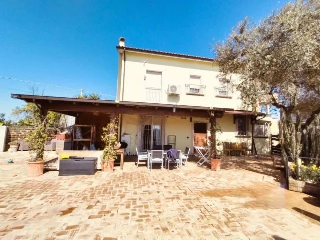 Bifamiliare in pescara colli (pe), abruzzo