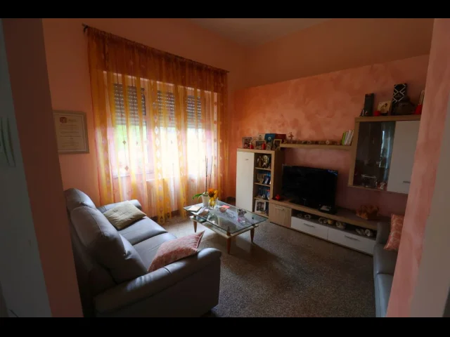 Appartamenti in Vendita - Casa indipendente con vigna, uliveto, b&b e molto altro