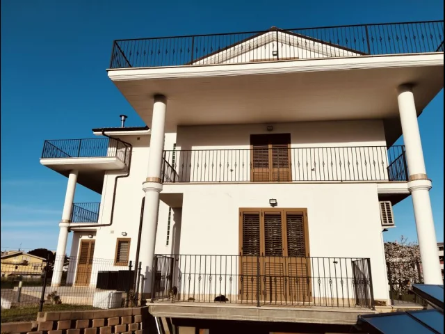 Appartamenti in Vendita - Villa a montesilvano con piscina e campo da tenis