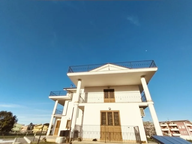 Appartamenti in Vendita - Villa a montesilvano con piscina e campo da tenis