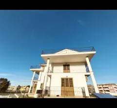 Appartamenti in Vendita - Villa a montesilvano con piscina e campo da tenis
